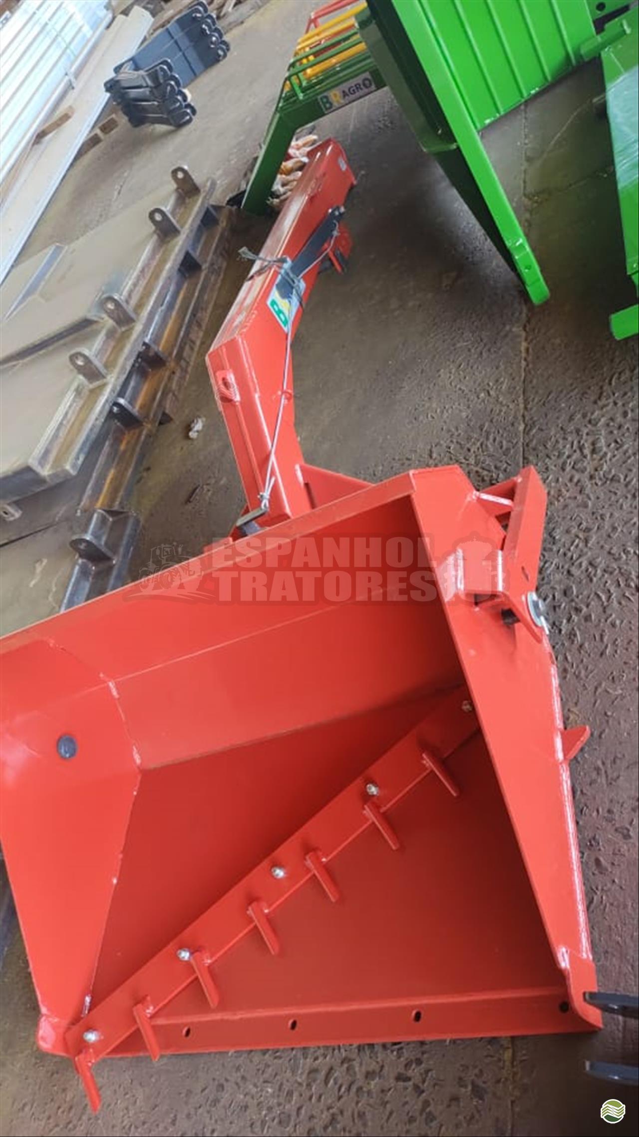 IMPLEMENTOS AGRICOLAS CONCHA HIDRÁULICA CONCHA TRASEIRA Espanhol Tratores GOIANIA GOIAS GO